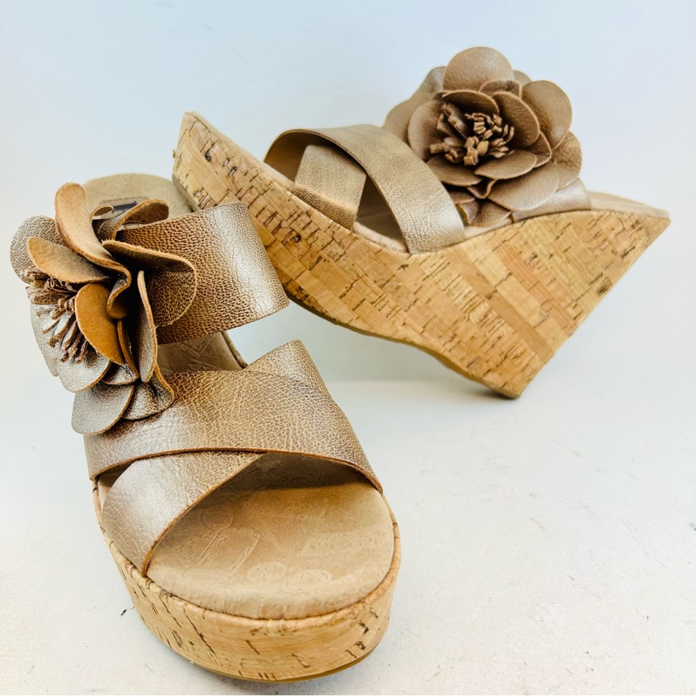 Korks Kork-Ease Metallic Rose Gold Leather Holly Platform Wedges, size 9 40.5